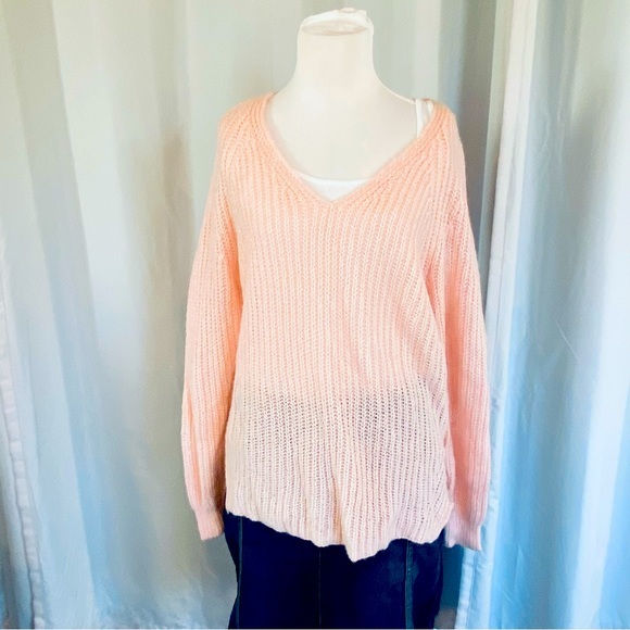 Gap V-neck sweater. Size small. - Picture 1 of 8